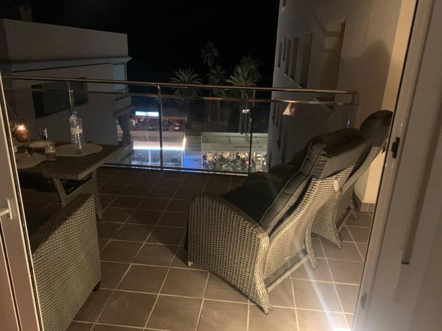 Cunit, Front Line With Sea View Apartment Ngoại thất bức ảnh